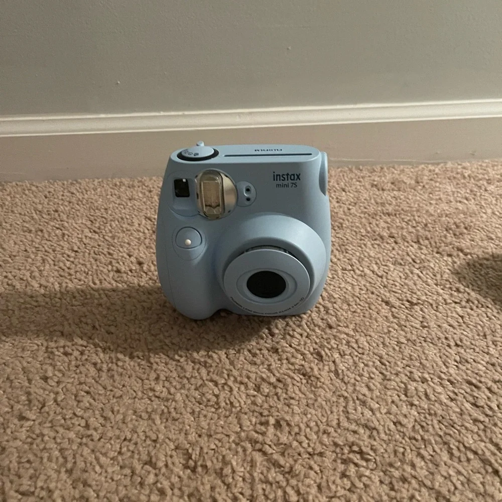 Fujifilm Polaroid Camera- Light blue instax mini 7S and green case